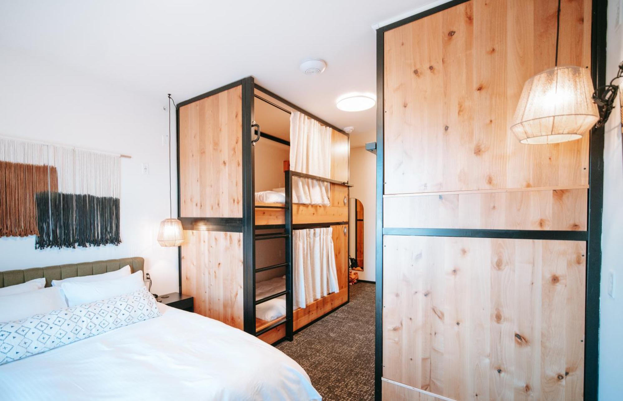 Hotel Kinship Landing à Colorado Springs Extérieur photo